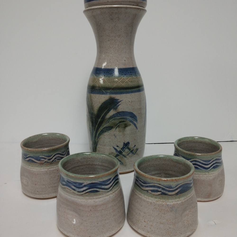 Beautiful Stoneware decanter and 4 cups. Blue and Grey Design.